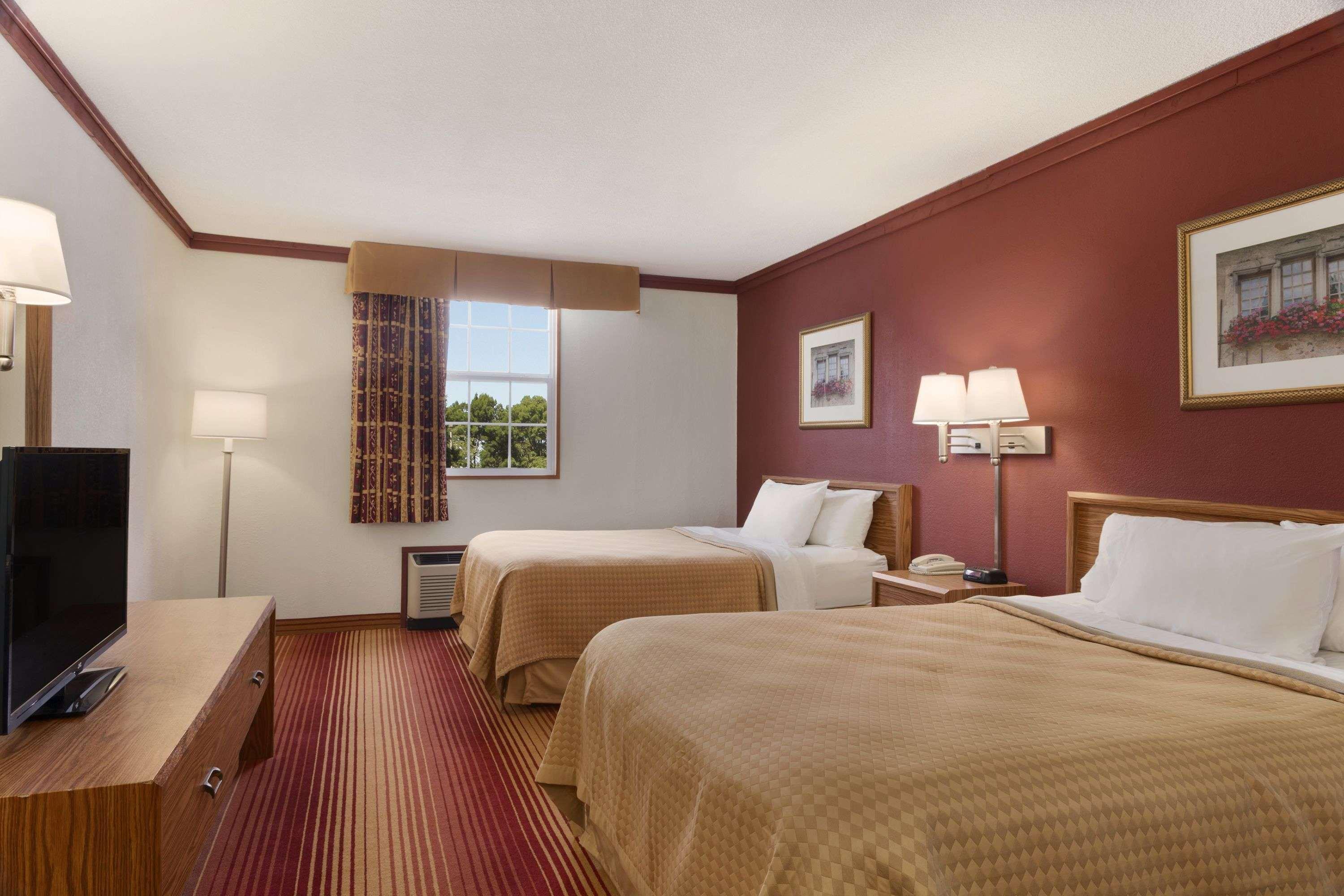 Days Inn By Wyndham Конніот Екстер'єр фото